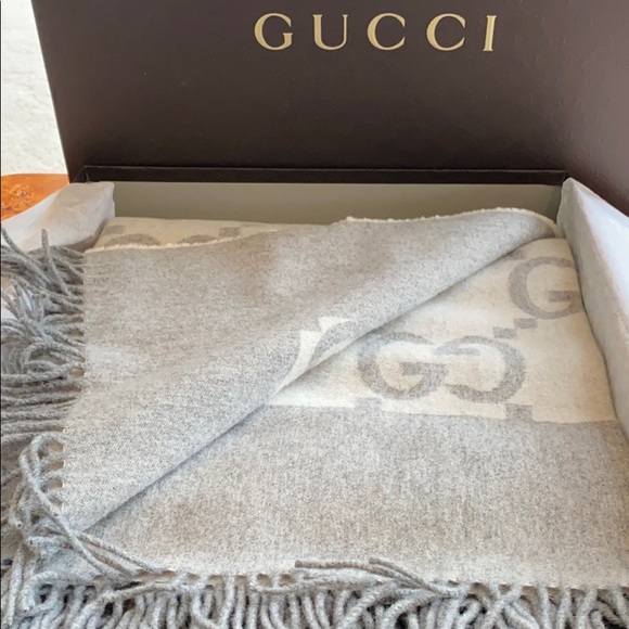 Brand new with original box Authentic GUCCI throw - Picture 2 of 9